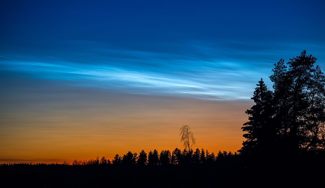 Helmiäispilviä taivaalla