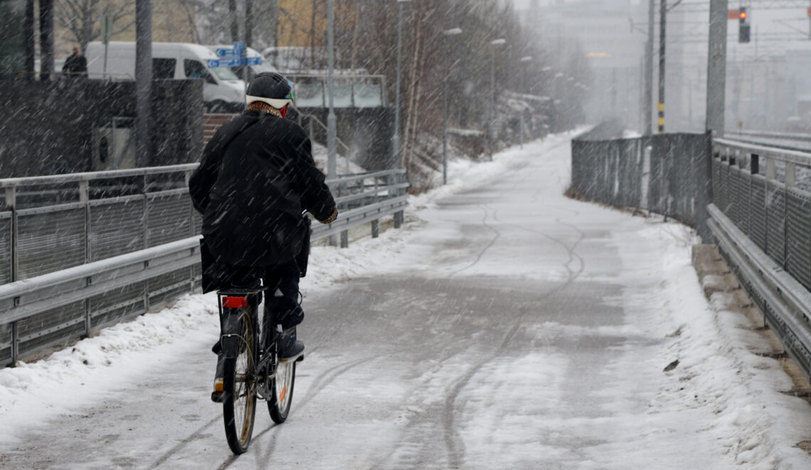 Urban resilience to extreme weather – sub-seasonal and seasonal forecasts for winter maintenance activities in Helsinki