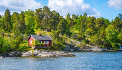 Mökki saaristossa ja kaunis kesäsää
